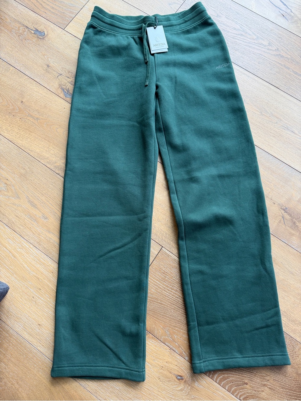Aritzia Wide-Leg Drawstring Sweatpants in Forest Green - Picture 5 of 5